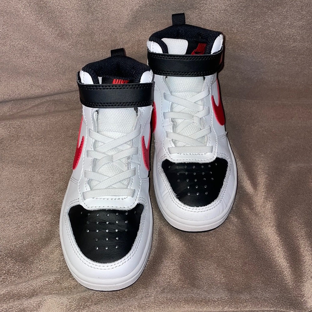 Nike Court Borough Mid 2 Boys’ Sneaker